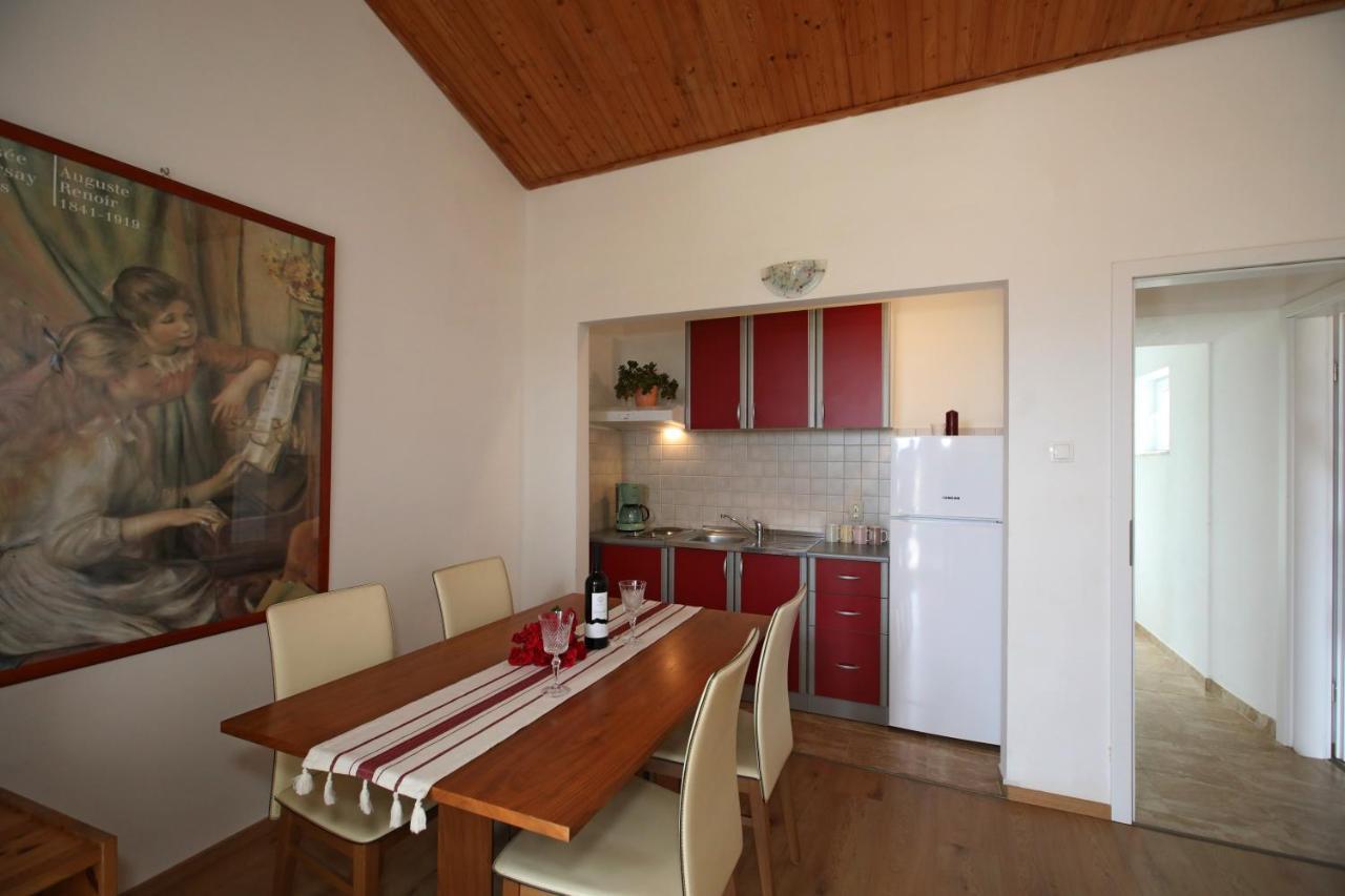 Noemi Apartment